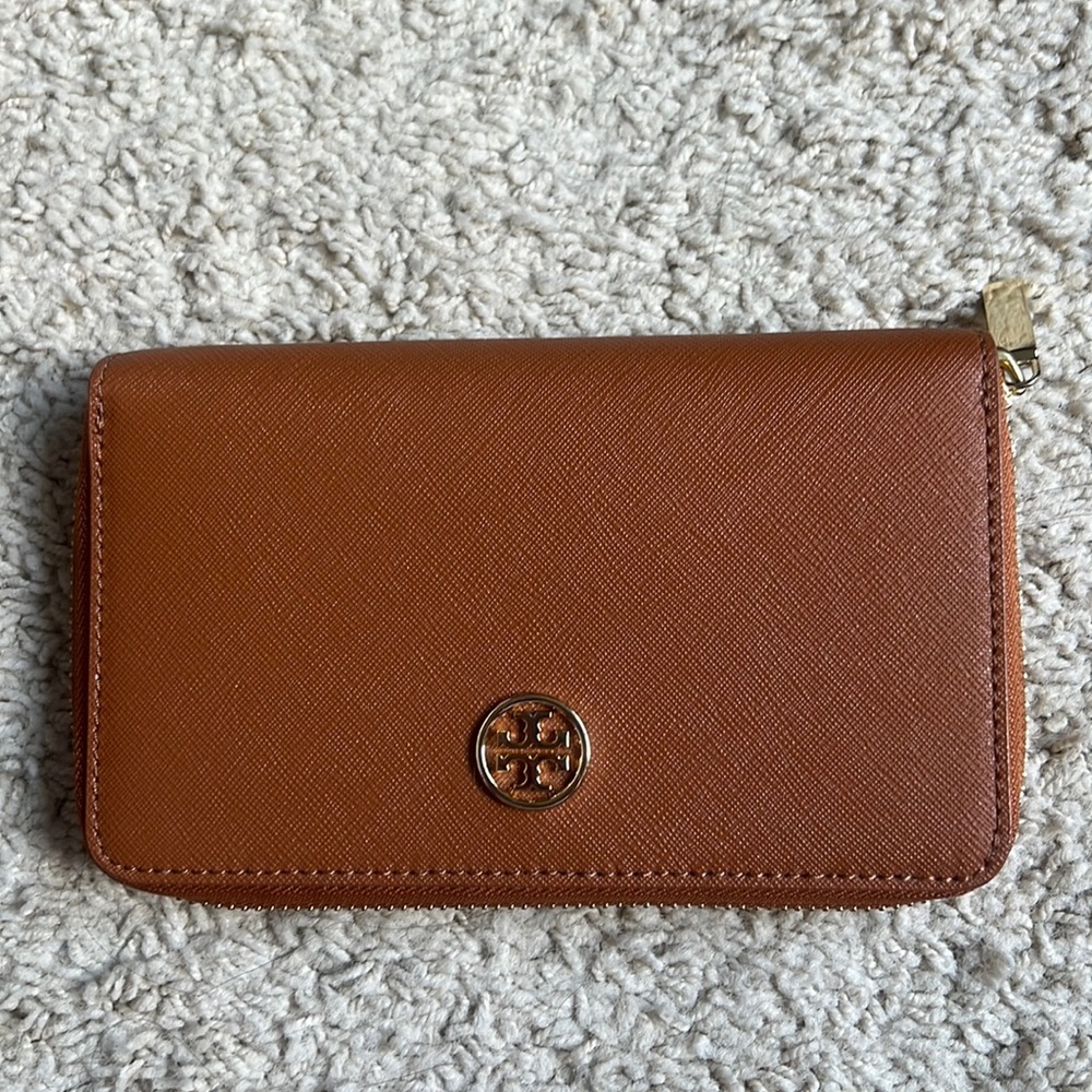 Tory Burch wallet. Excellent condition